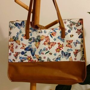 Bueno Purse. Butterfly Pattern.